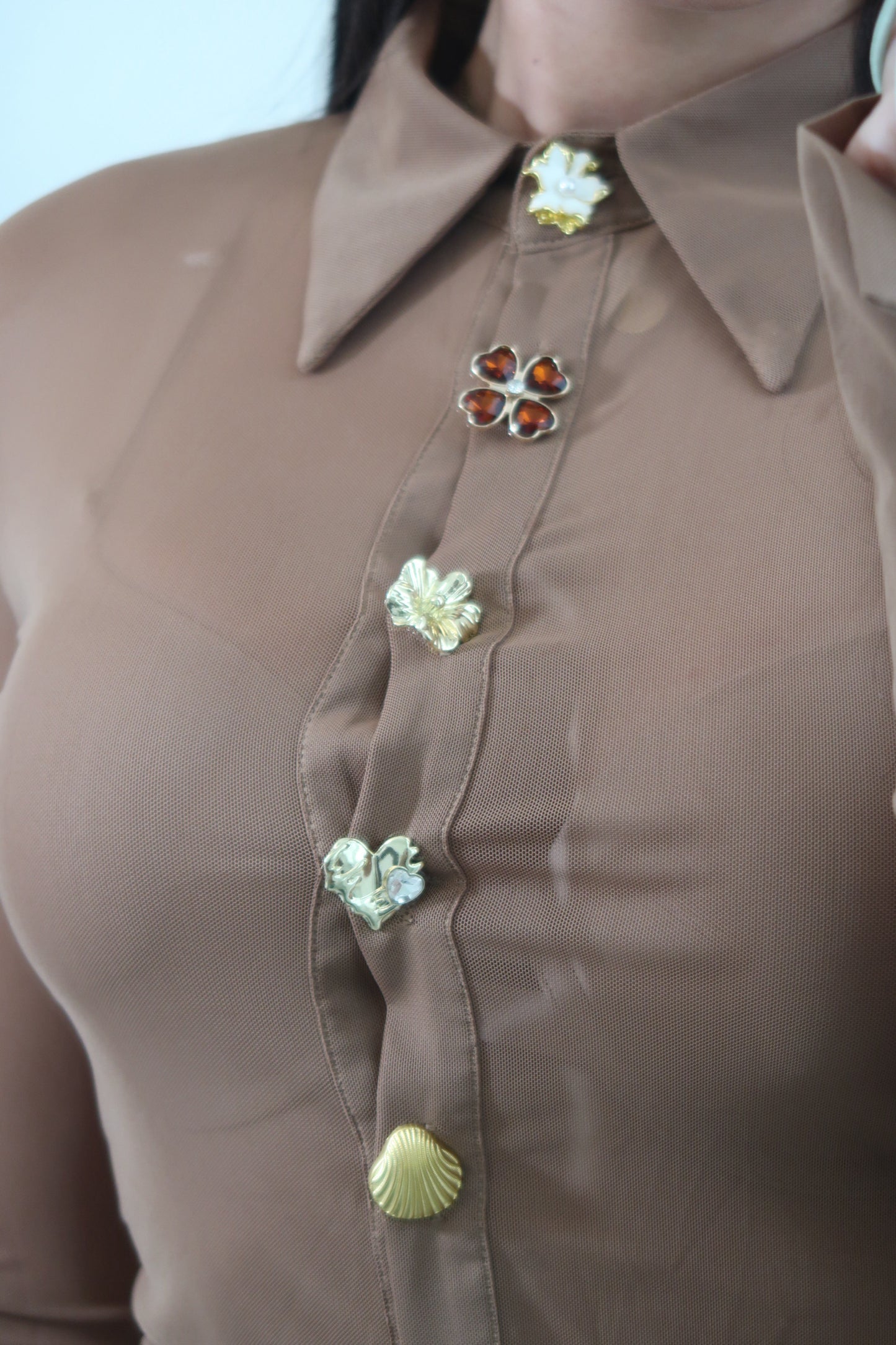 MESH FLORAL BUTTON TOP