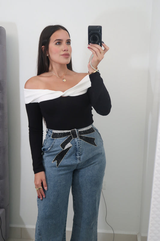 Off shoulder B/W TOP