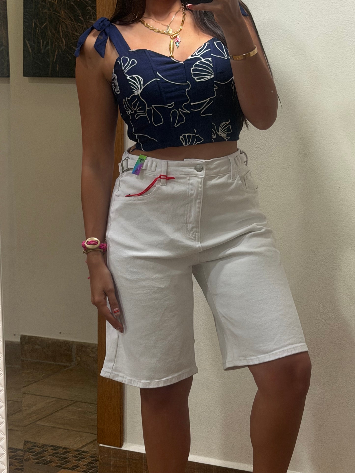 VIBRANT white jort