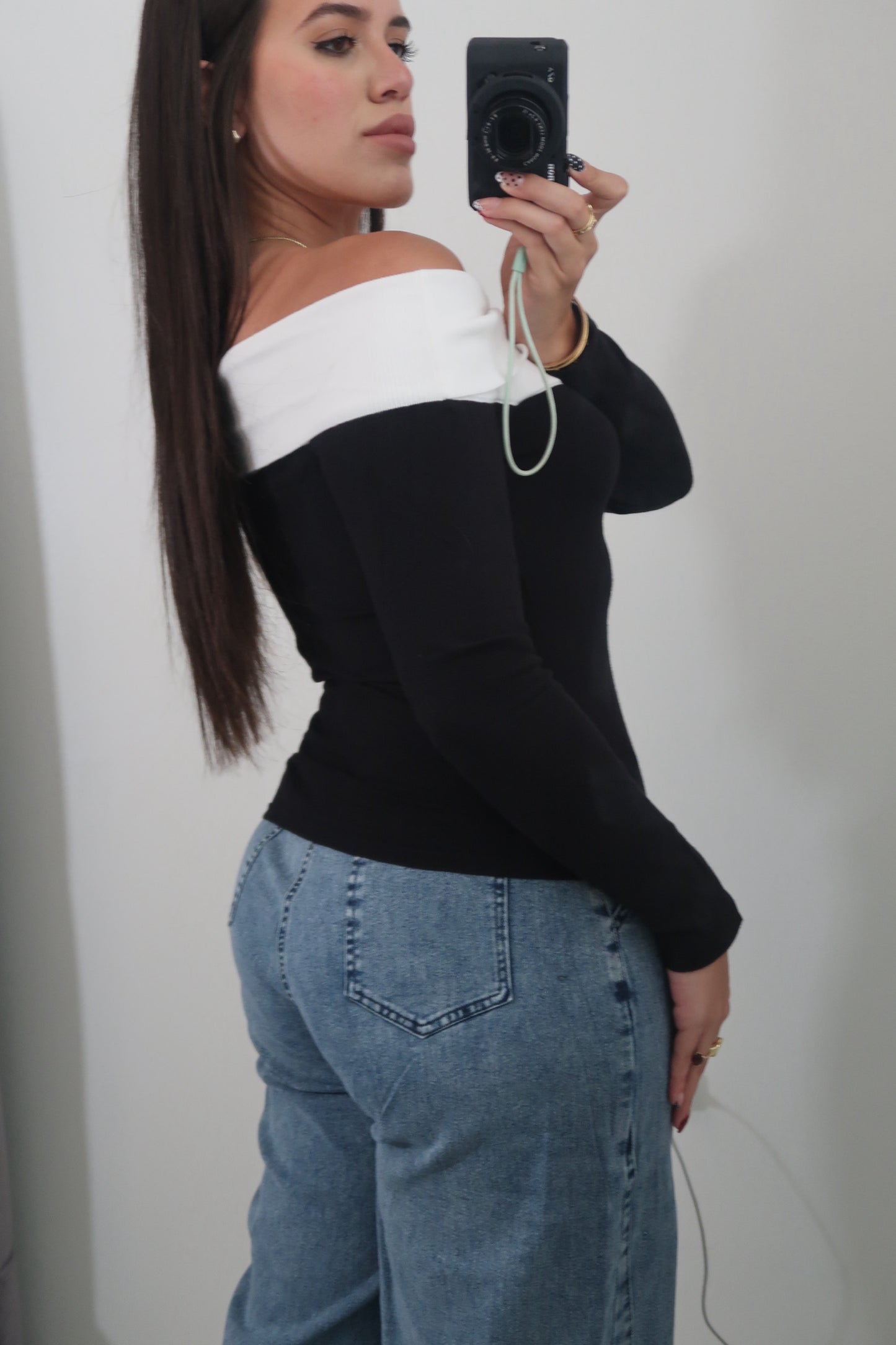 Off shoulder B/W TOP